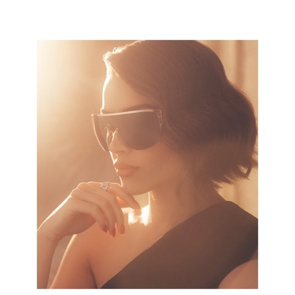 Stylish Black Sunglasses - Picture 2 of 11